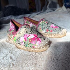 Gucci Women's Espadrilles with Pink Floral Design